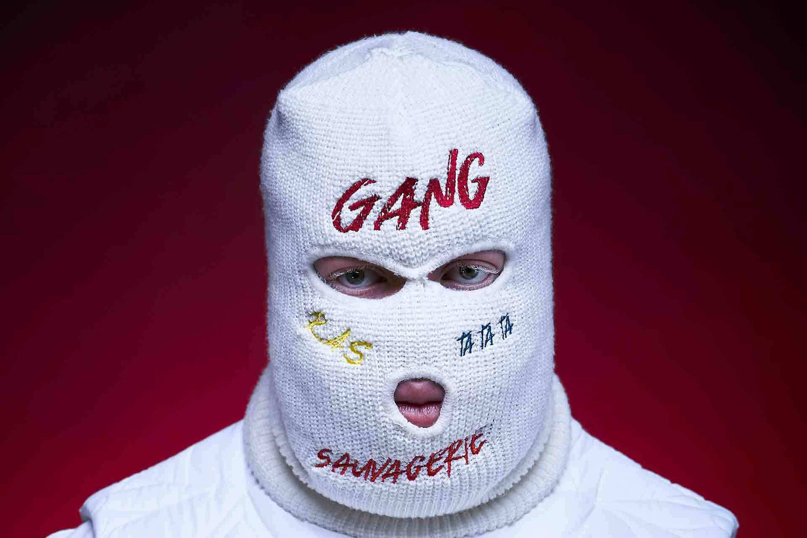 Kalash criminel en cagoule